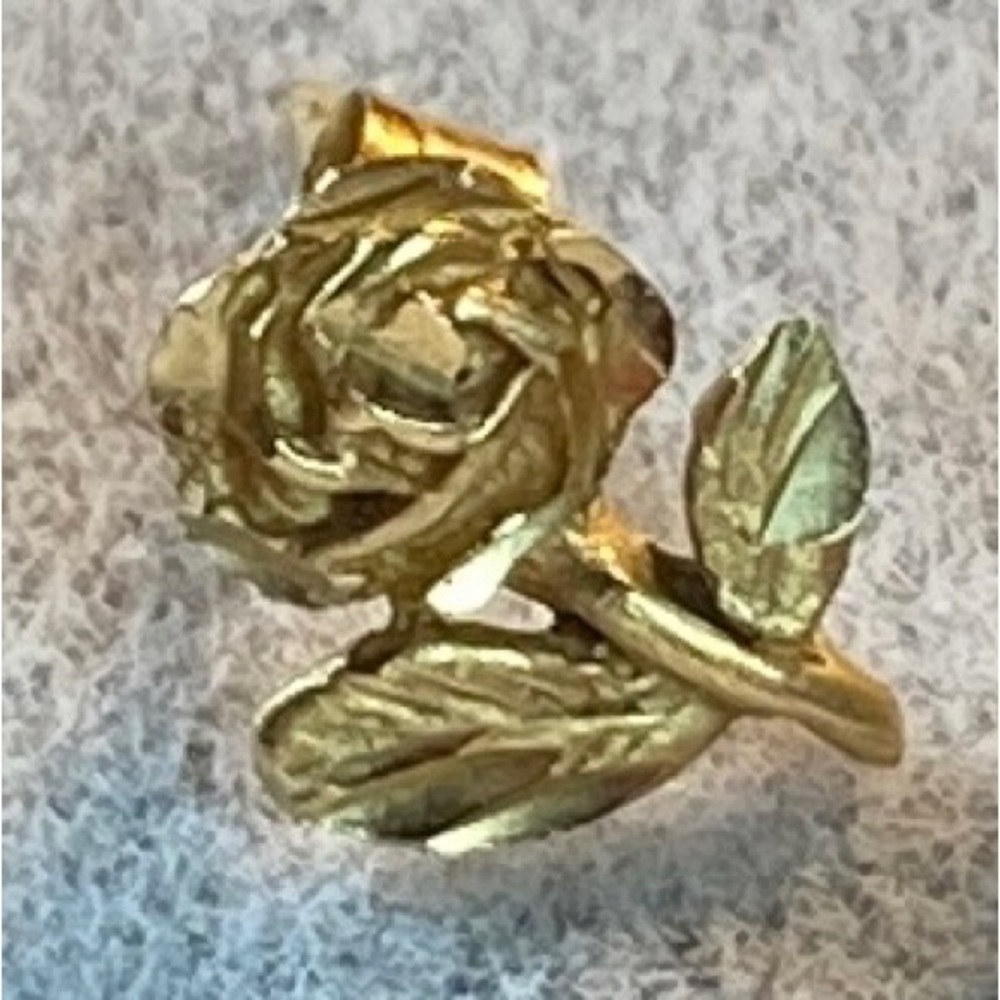 Vintage 14K Gold Delicate Rose Bloom Flower Stud Pierced Earrings - Picture 13 of 15